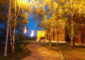 Вечером в парке Коломенское, Дворец царя Алексея Михайловича – фотографии России