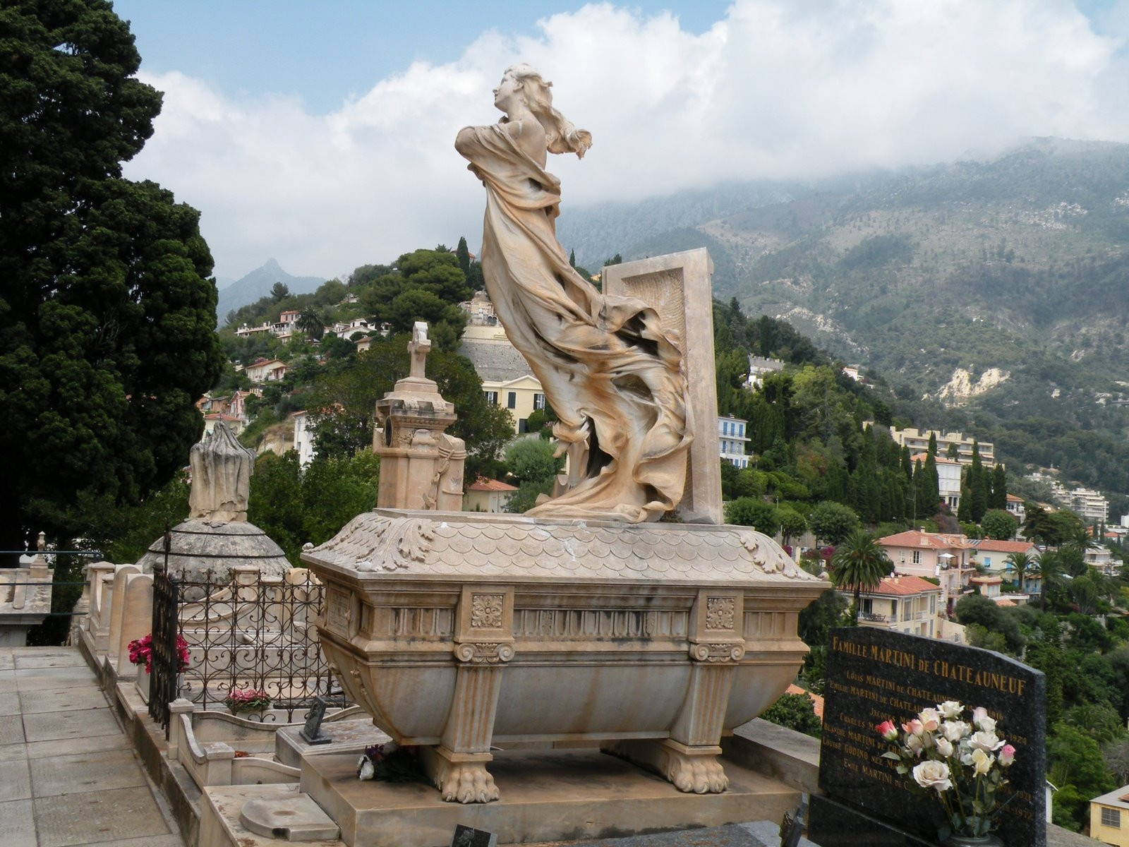 Кладбище в Ментоне, Франция – фотографии Франции