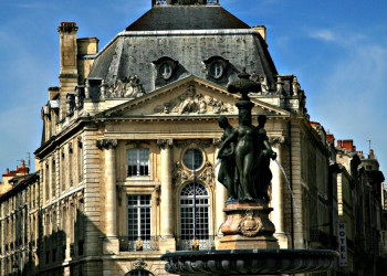 Фонтан в Бордо, Франция. Фото 1 – фотографии Франции