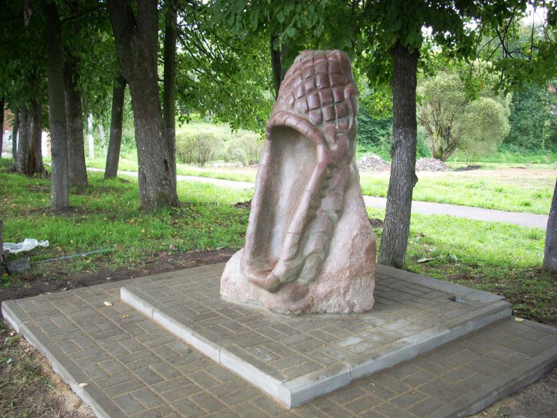 Памятник Папью в Вязьме. Фото 1 – фотографии России