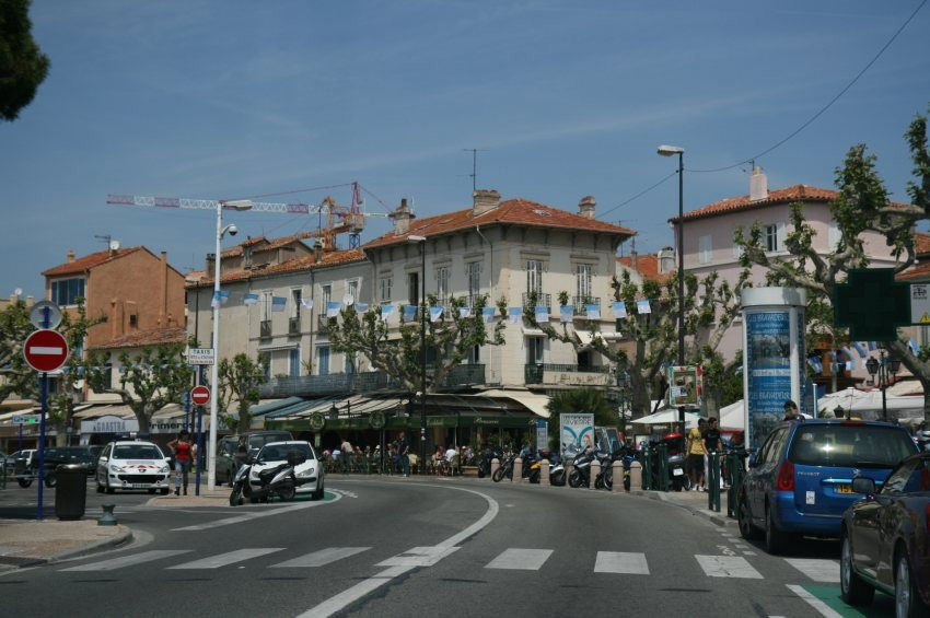 Улица в Сен-Максим, Франция. Фото 3 – фотографии Франции