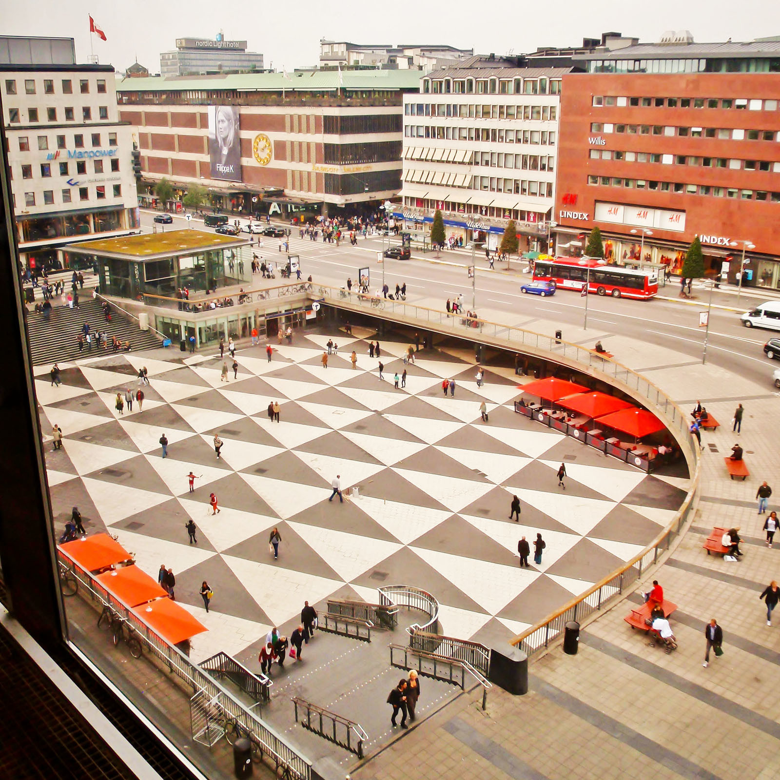 Сергельсторг - площадь в центре Стокгольма – фотографии Швеции