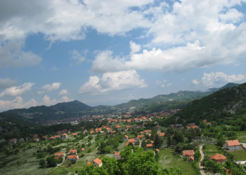 Дома в Цетине, Черногория – фотографии Черногории