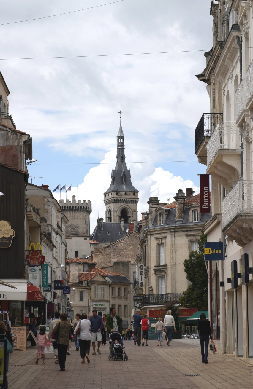 Люди в Ангулеме, Франция. Фото 4 – фотографии Франции