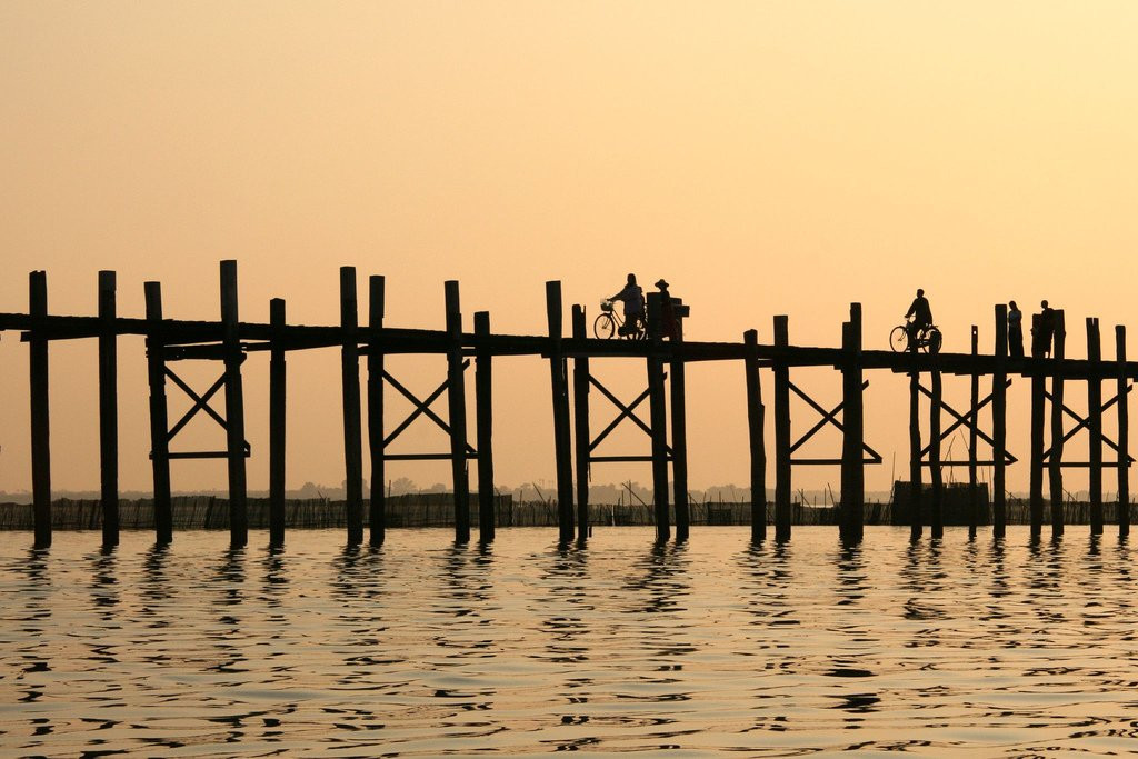 Мост У Бейн на закате – фотографии Мьянмы