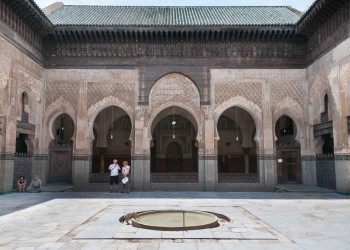 Медресе Боу Инания в Фесе, Марокко – фотографии Марокко