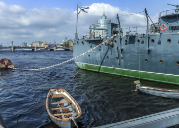 Крейсер «Аврора» в 1917 году участвовал в Октябрьской революции – фотографии России