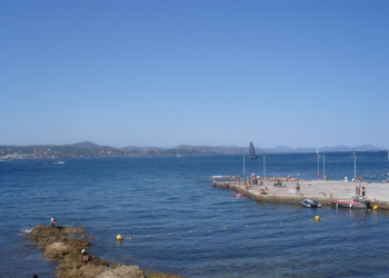 Набережная в Сен-Максим, Франция – фотографии Франции