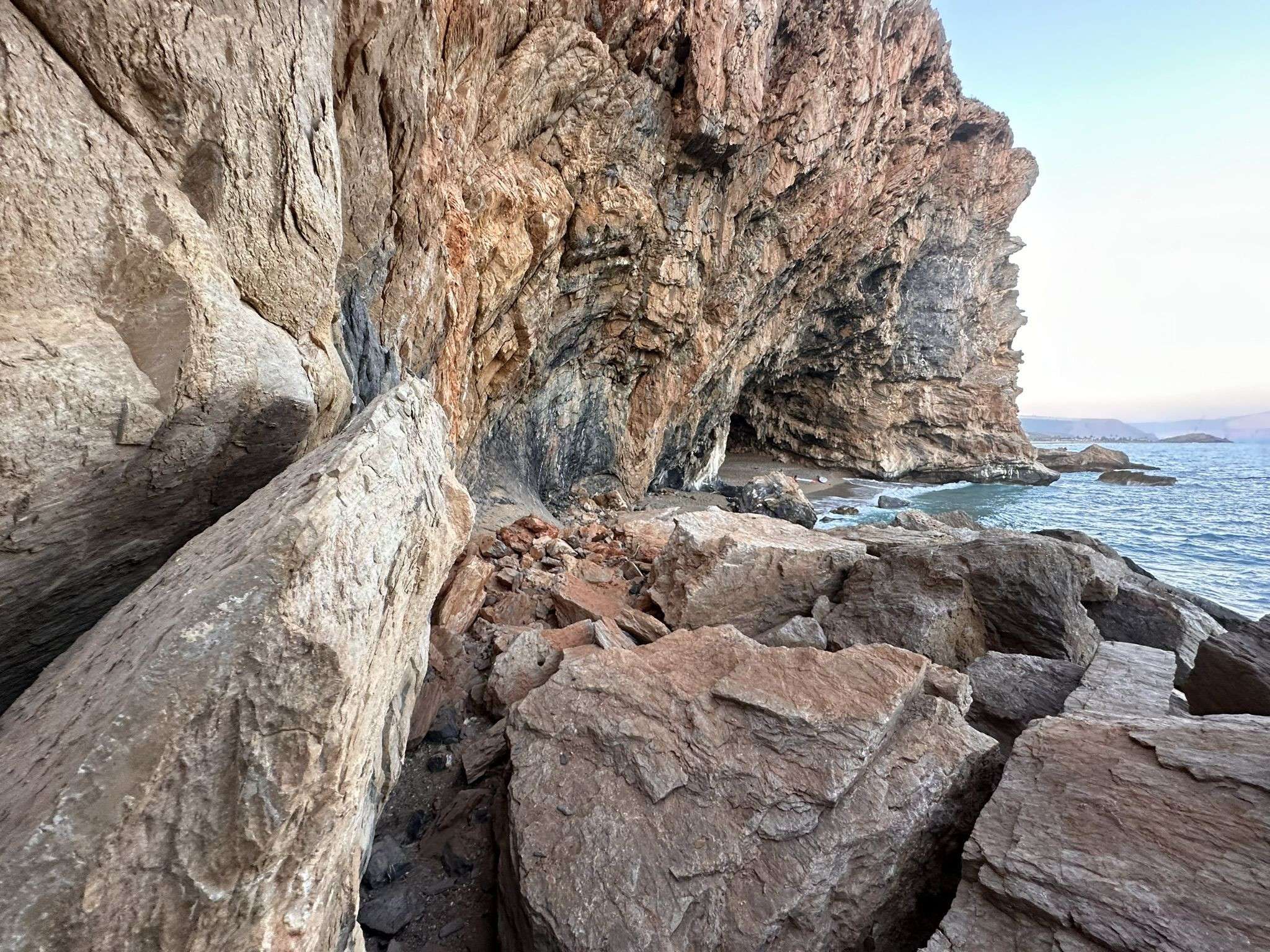 Пещера Yanışlı Beach Cave, район Гульнар, провинция Мерсин, фото 4 – фотографии Турции