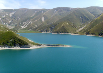 Озеро Казеной-Ам на границе Чечни и Дагестана, Россия – фотографии России