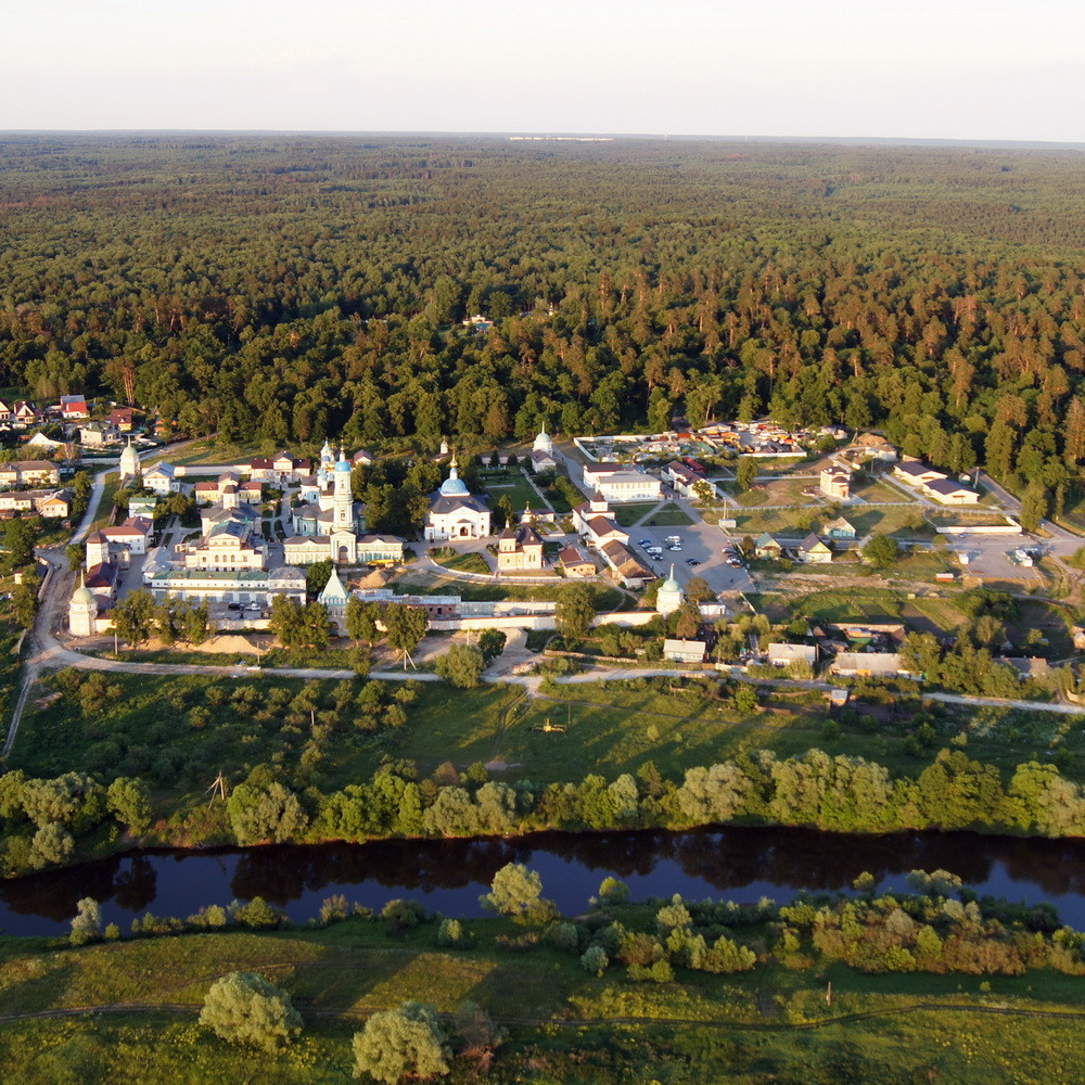Оптина пустынь, недалеко от города Козельска Калужской области – фотографии России