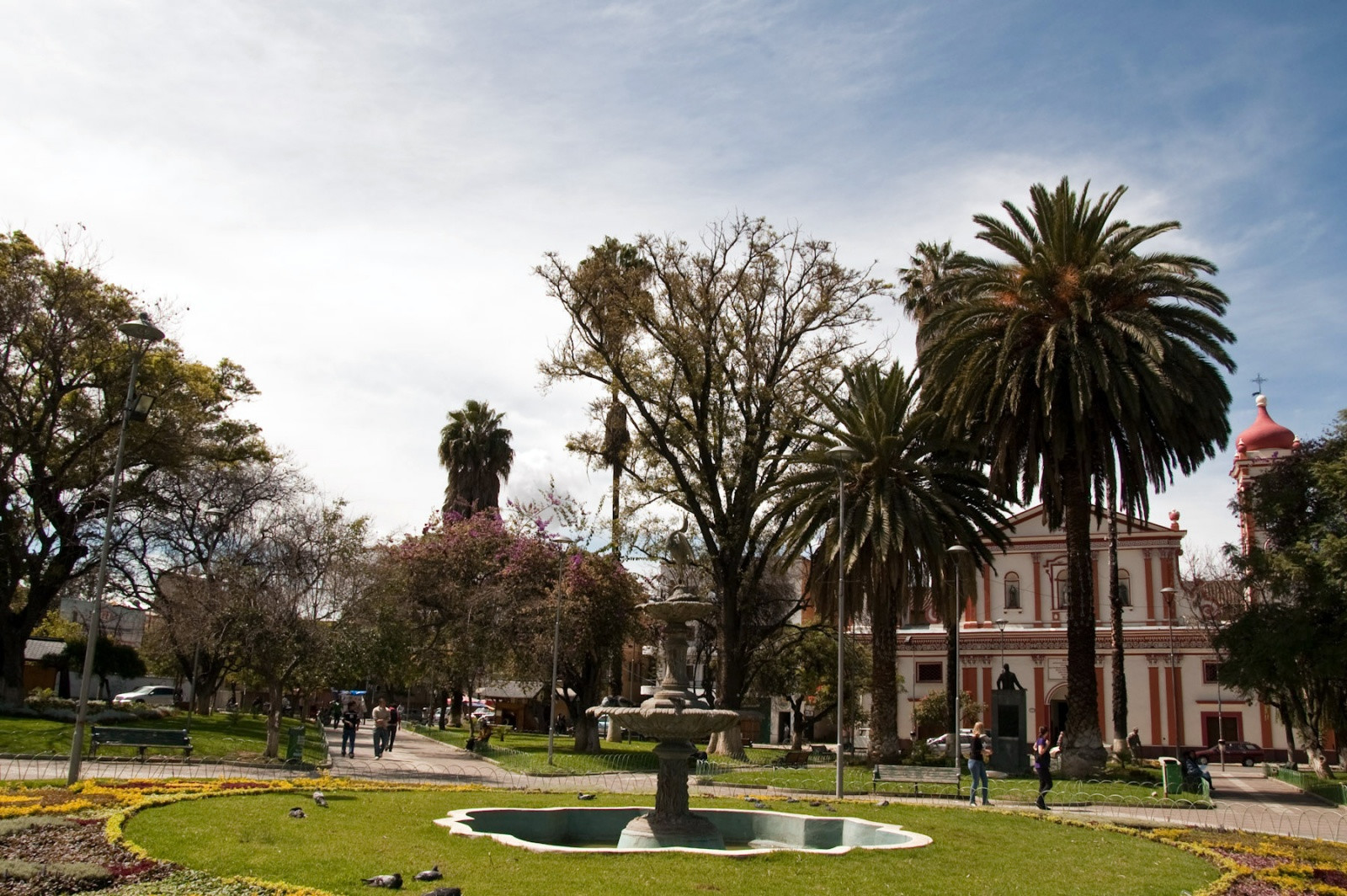Площадь Колумба и барочная церковь Iglesia El Hospicio – фотографии Боливии