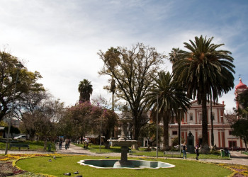 Площадь Колумба и барочная церковь Iglesia El Hospicio – фотографии Боливии