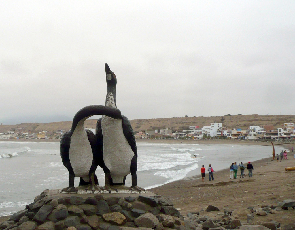 Птичья статуя – фотографии Перу