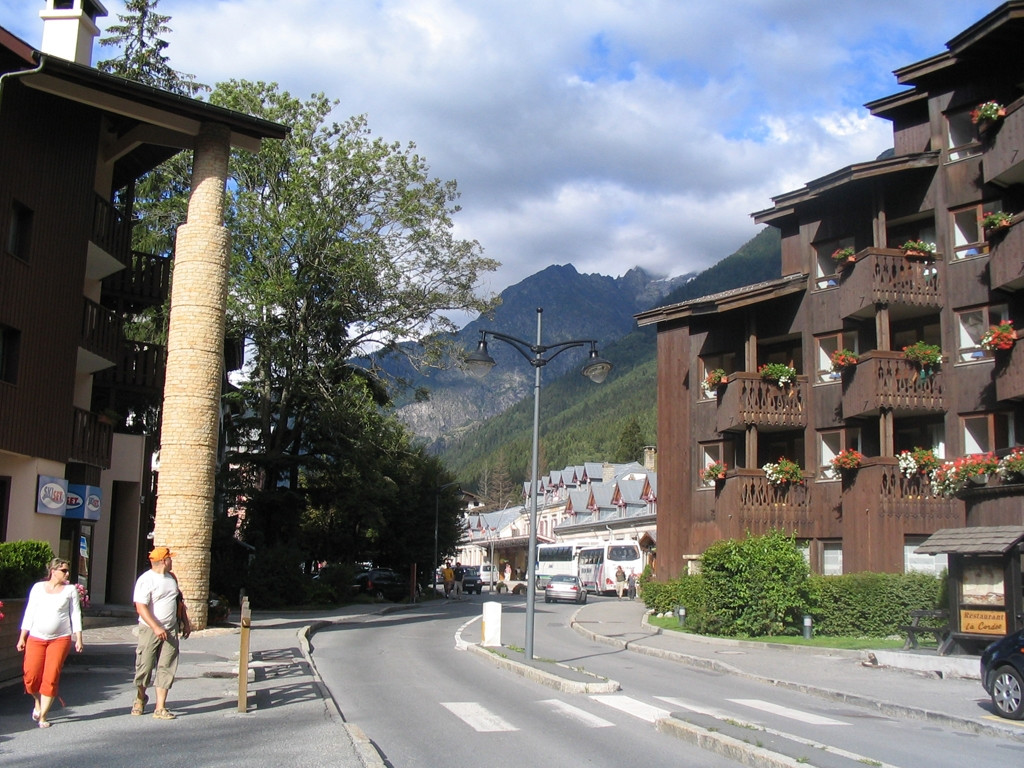 Улица в Шамони, Франция – фотографии Франции