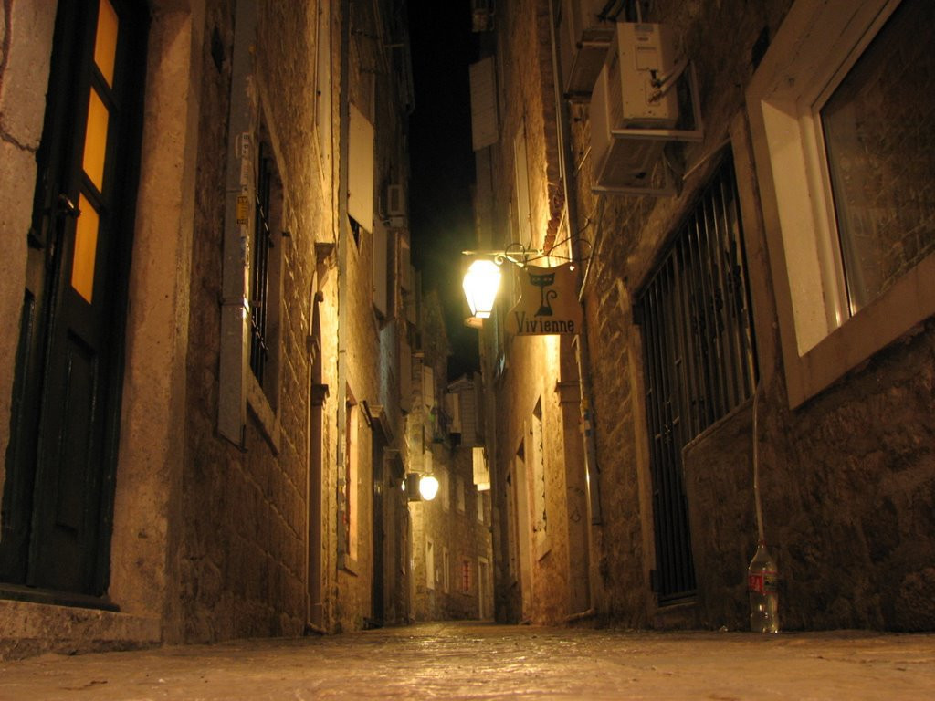 Улица в Будва, Черногория. Фото 15 – фотографии Черногории