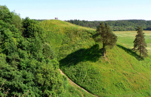 Живописные холмы в Кернаве – фотографии Литвы