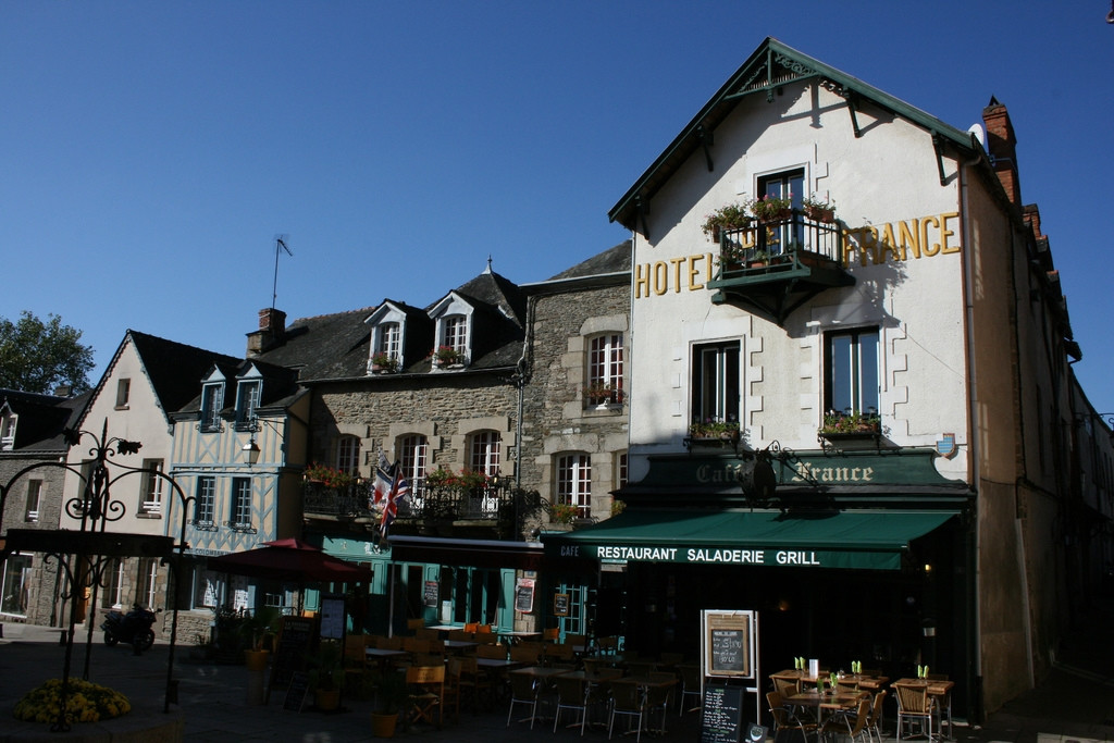 Отели в Жослене, Франция – фотографии Франции