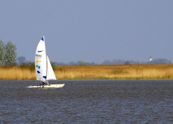 Нойзидлер-Зе (Neusiedler See) – крупное озеро в Австрии и Венгрии – фотографии Австрии