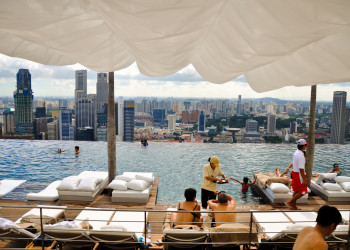 Бассейн в отеле Марина-Бэй-Сэндс – фотографии Сингапура