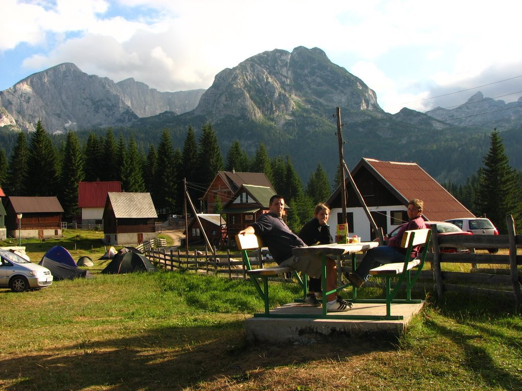 Туристы в Национальном парке, Черногория. Фото 3 – фотографии Черногории