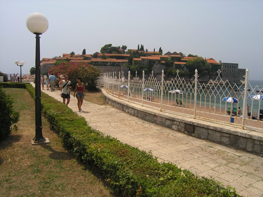 Набережная в Святой Стефан, Черногория. Фото 7 – фотографии Черногории