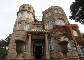 Здание в квартале Бадагуань (Ba Da Guan) – фотографии Китая