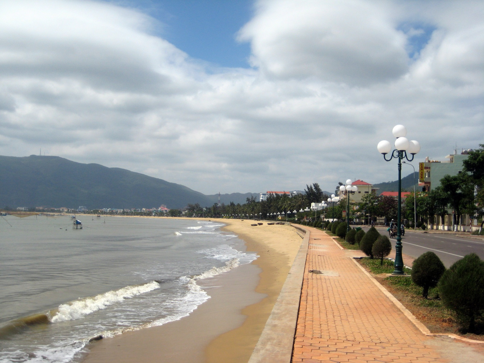 Пляж в Куинён (Quy Nhon) – фотографии Вьетнама