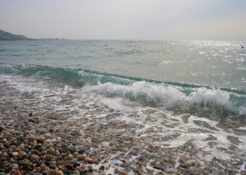 Море в Гагра, Абхазия – фотографии Абхазии