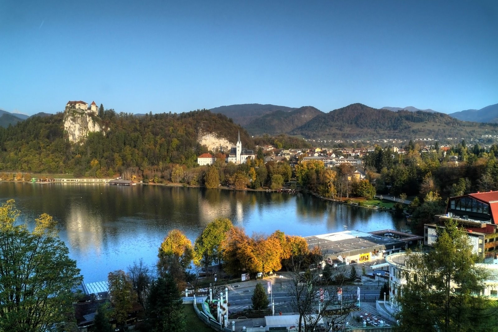 Городок Блед у одноимённого озера – фотографии Словении