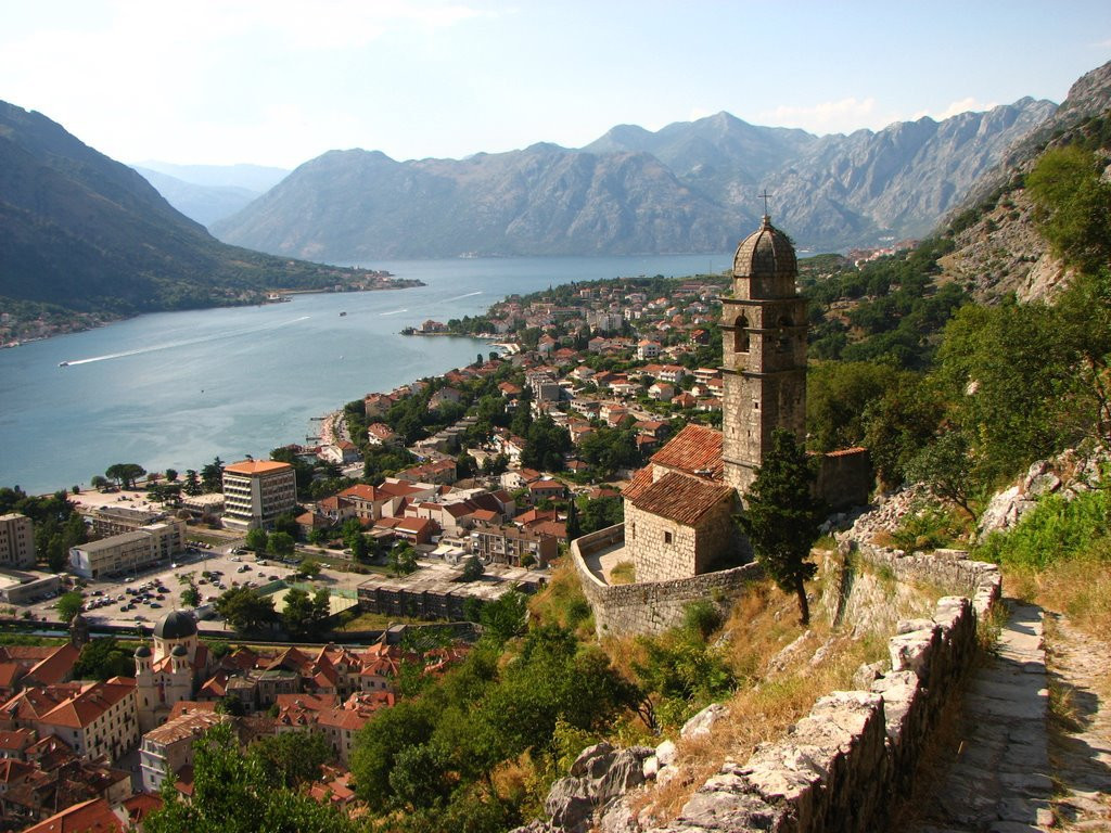 Панорамный вид в Котор, Черногория – фотографии Черногории