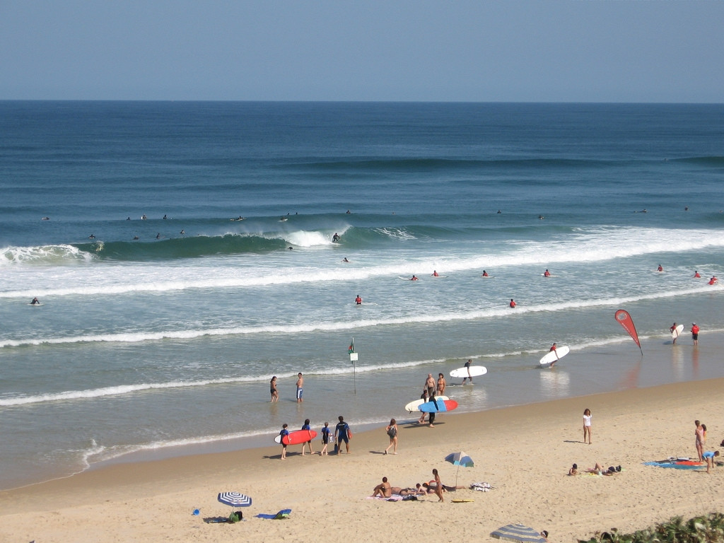 Люди на пляже в Бикарроссе, Франция. Фото 2 – фотографии Франции