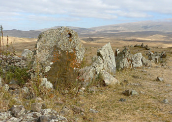 Развалины Зорац Карер в городе Сисиан, Армения – фотографии Армении