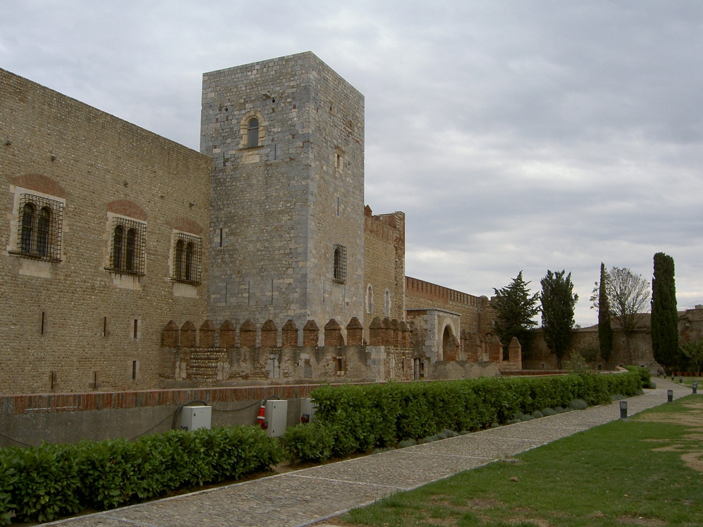 Замок в Перпиньяне, Франция – фотографии Франции