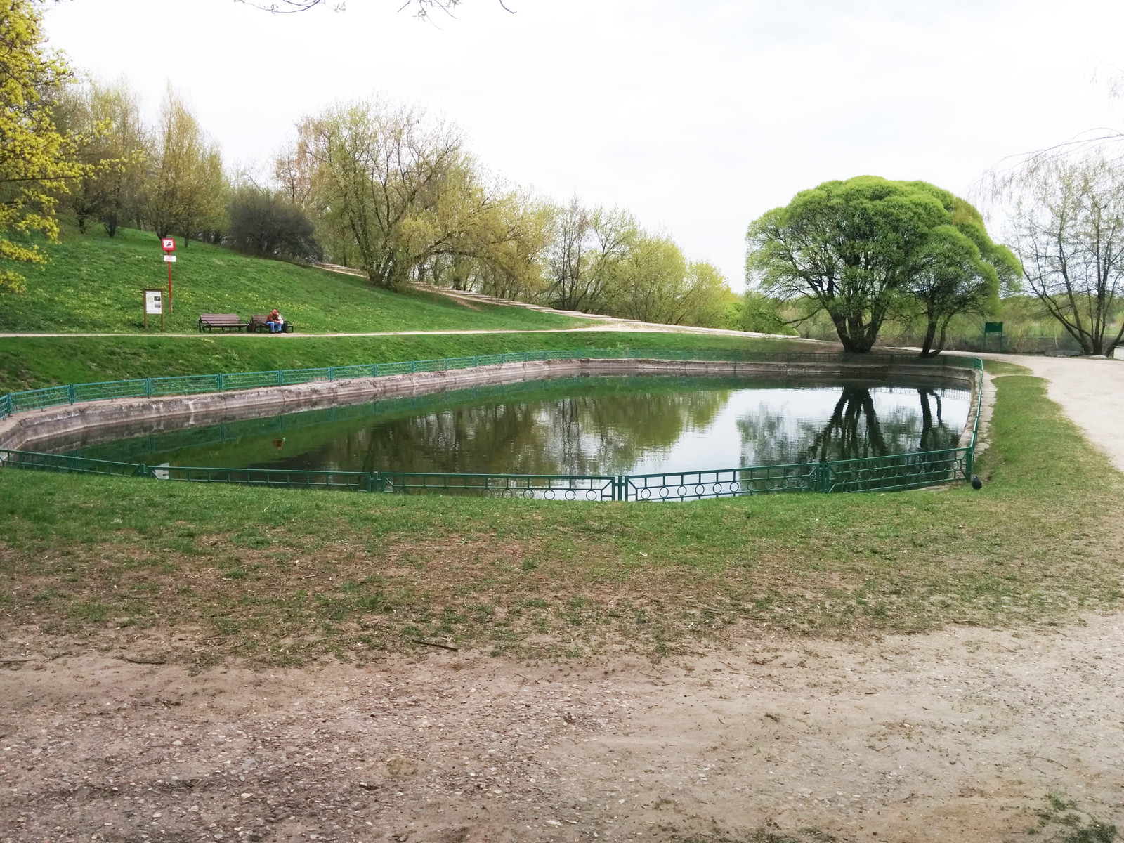 Москва, парк Коломенское, фотка пруда у набережной – фотографии России