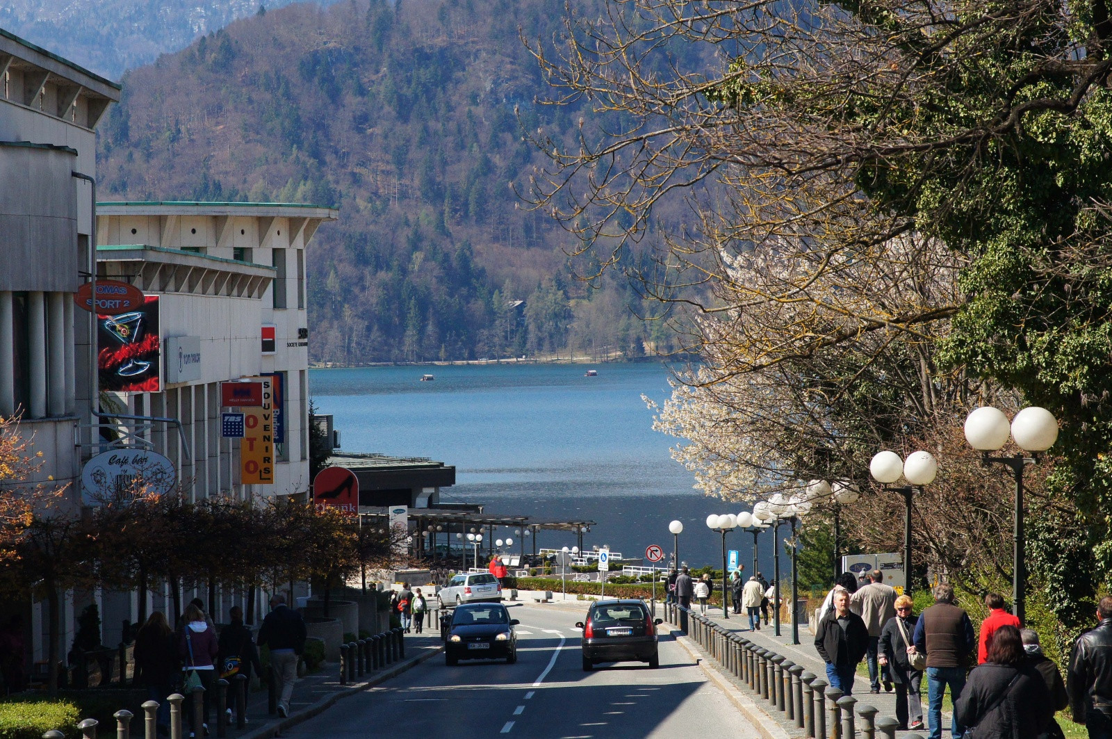 Городок Блед у одноимённого озера Блед в Словении – фотографии Словении