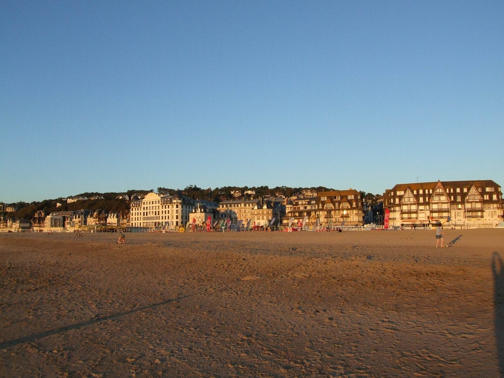 Пляж в Трувиль-Сюр-Мер, Франция. Фото 9 – фотографии Франции