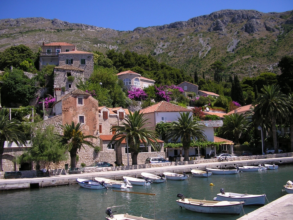 Лодки у причала в Млини, Хорватия – фотографии Хорватии