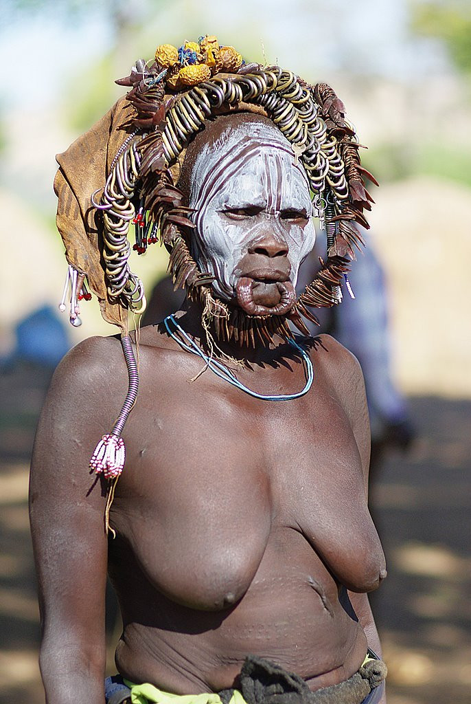 Женщина из племени – фотографии Эфиопии