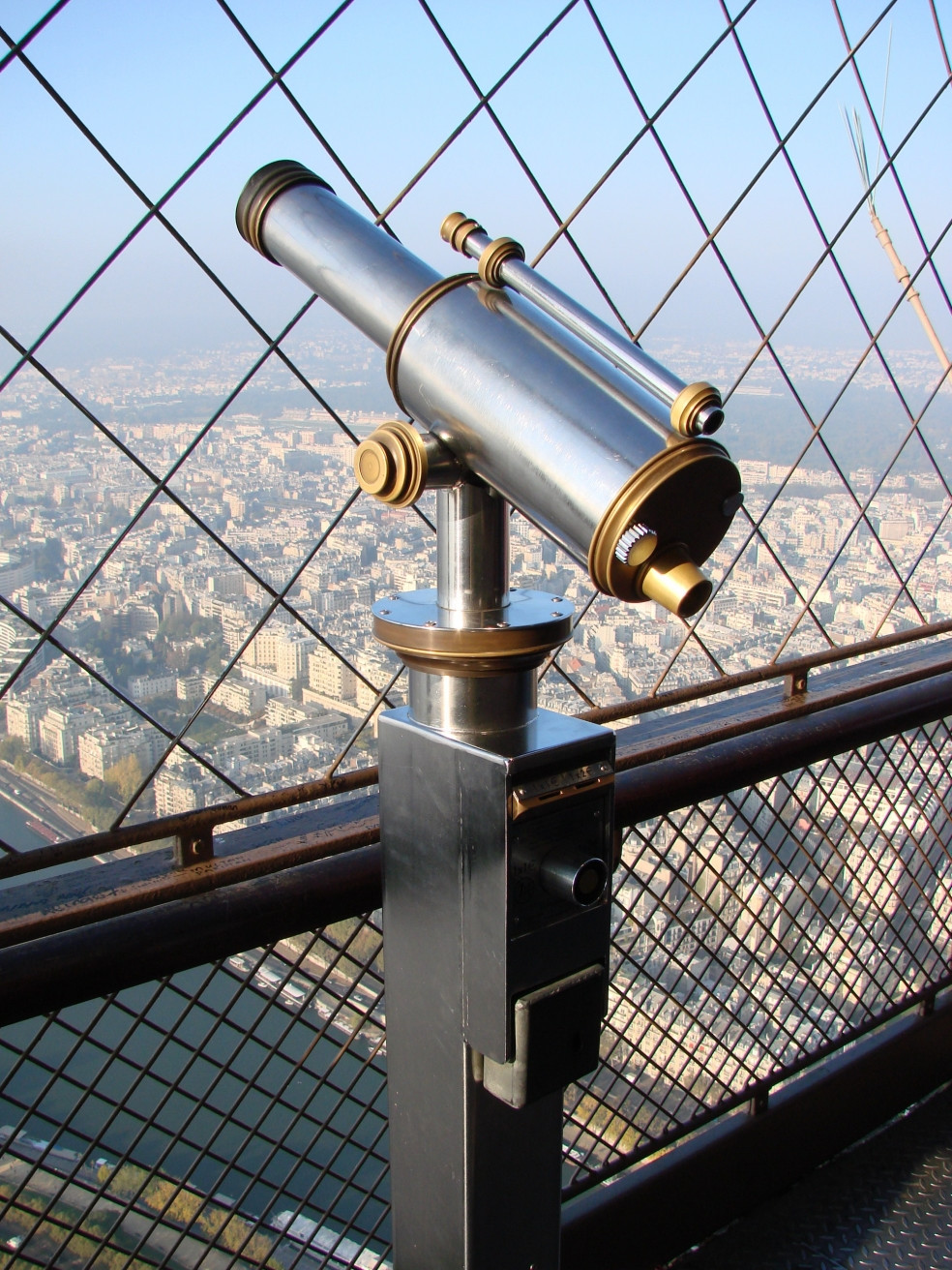 Телескоп в Париже, Франция – фотографии Франции