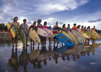 Побережье Куты на острове Бали в Индонезии – фотографии Индонезии