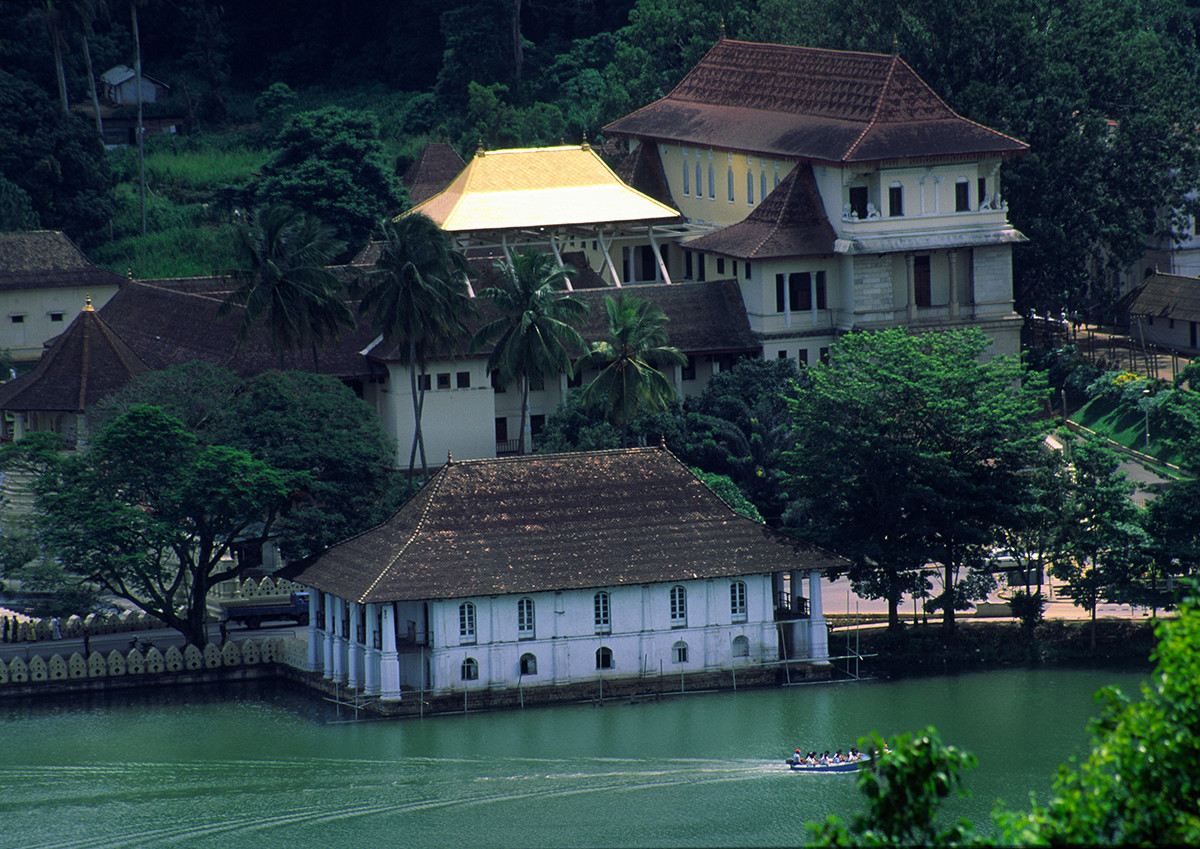 Храм Зуба Будды, также известный как Шри Далада Малигава. Фото 2 – фотографии Шри-Ланки