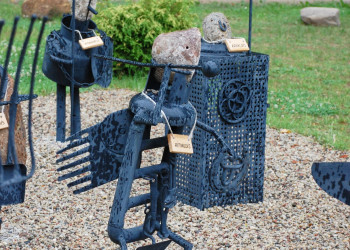 Интересные скульптурки – фотографии Латвии