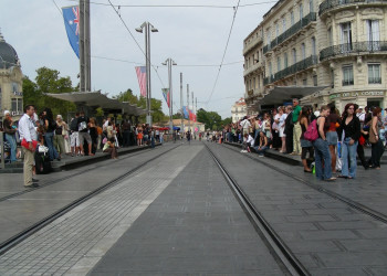 Люди на улице в Монпелье, Франция. Фото 7 – фотографии Франции