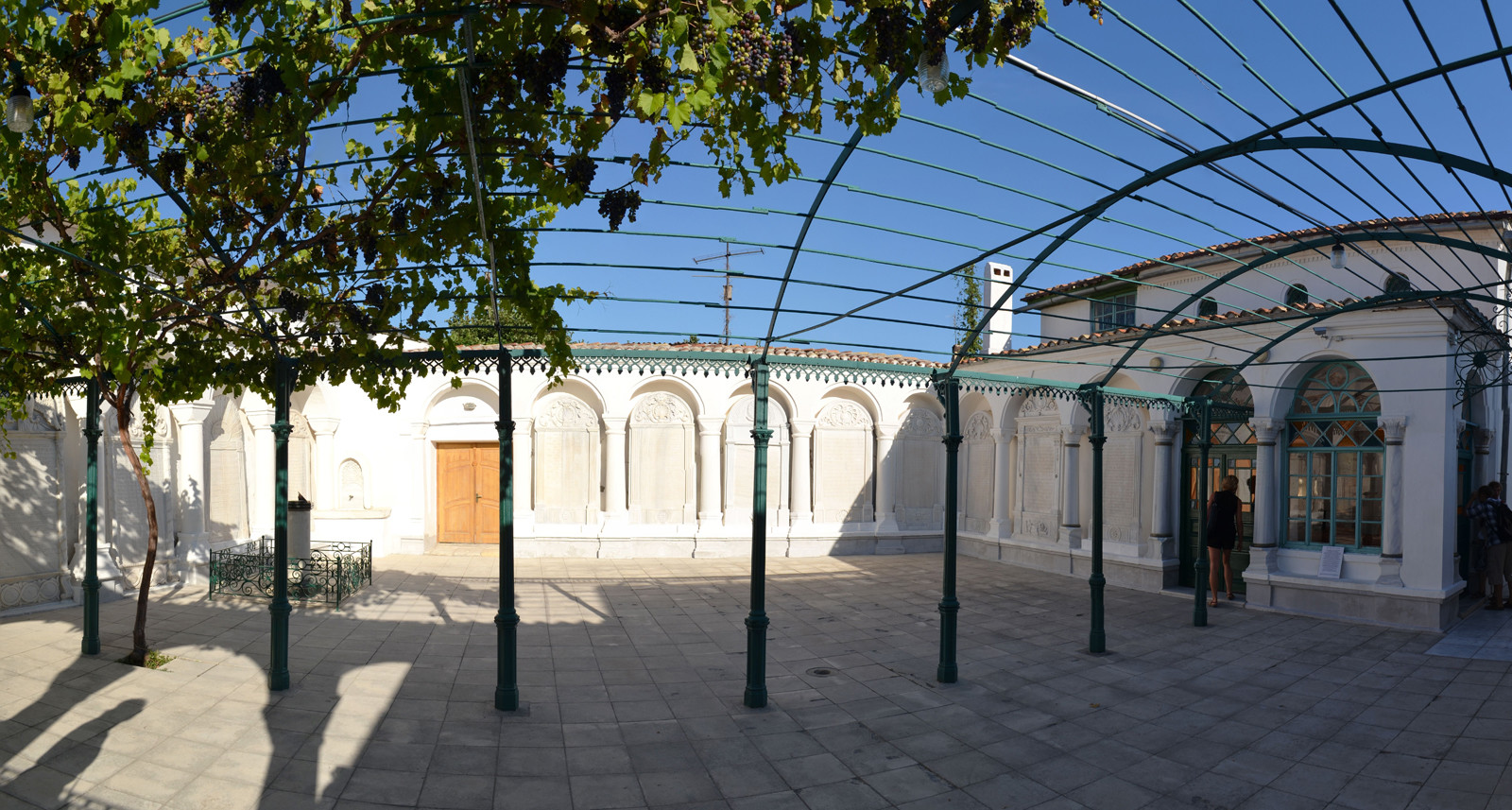 Кенассы – храмовый комплекс крымских караимов. Фото 1 – фотографии России