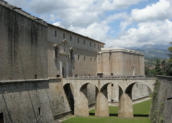 Испанский форт в Л’Aквиле – фотографии Италии