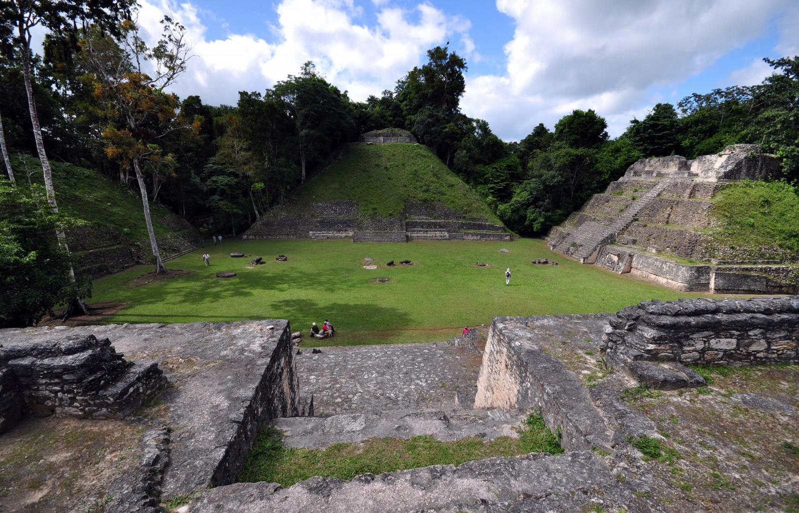 Комплекс пирамид Караколь — памятник цивилизации майя – фотографии Белиза