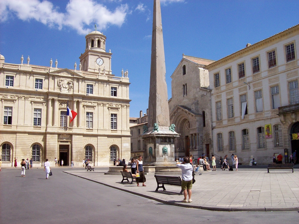 Площадь в Арль, Франция. Фото 1 – фотографии Франции