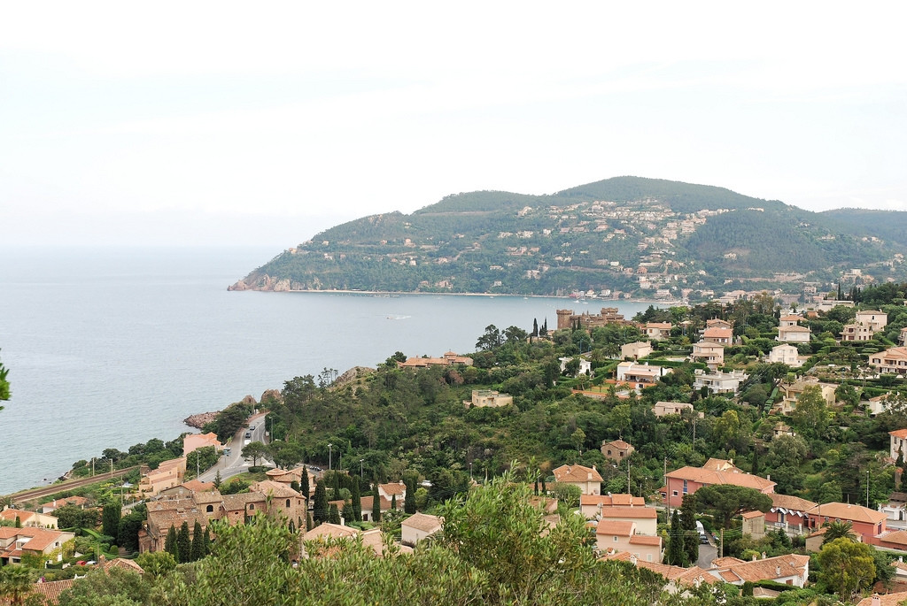 Панорамный вид в Манделье-ля-Напуль, Франция. Фото 3 – фотографии Франции