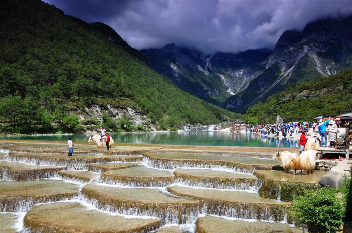 Добираться до Долины Голубой Луны нужно из города Лицзян – фотографии Китая